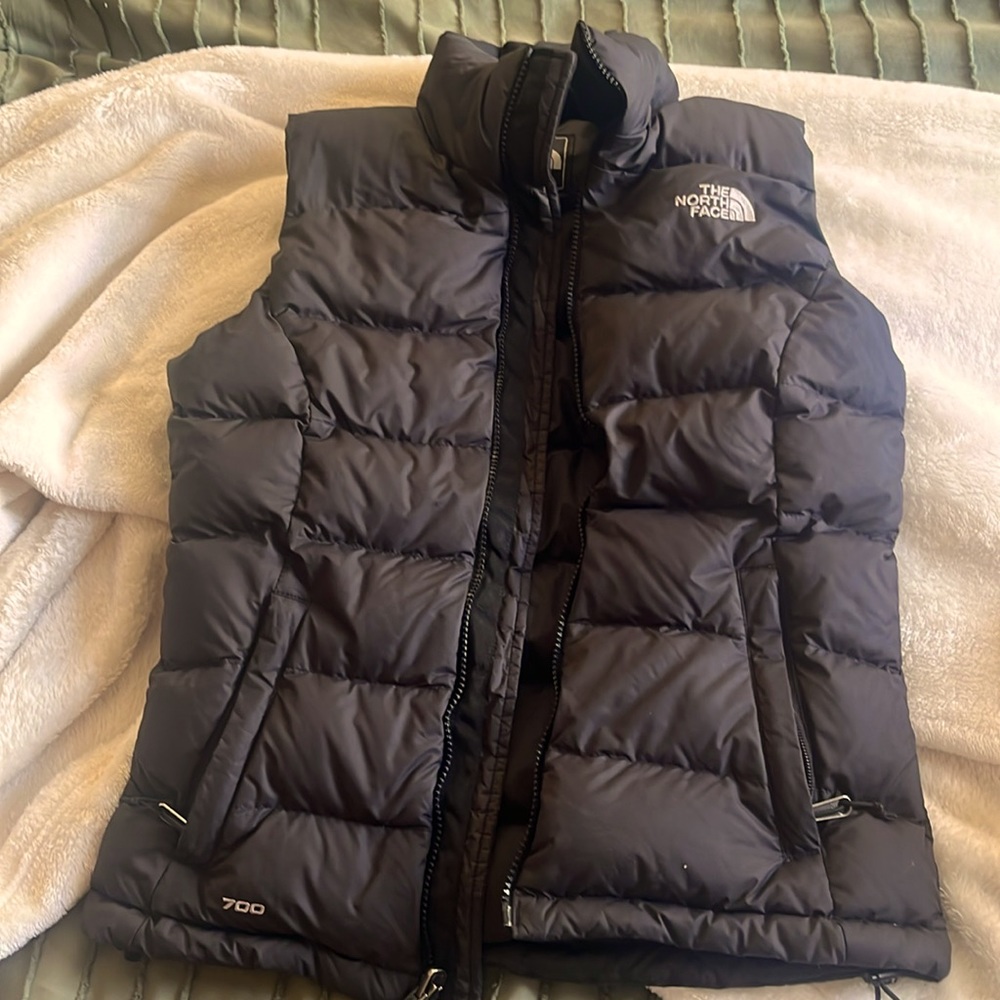 Black north face puffer vest size extra small